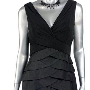 𝅺ADRIANNA Papell Black Shutter V-Neck Sleeveless MIDI dress size 8